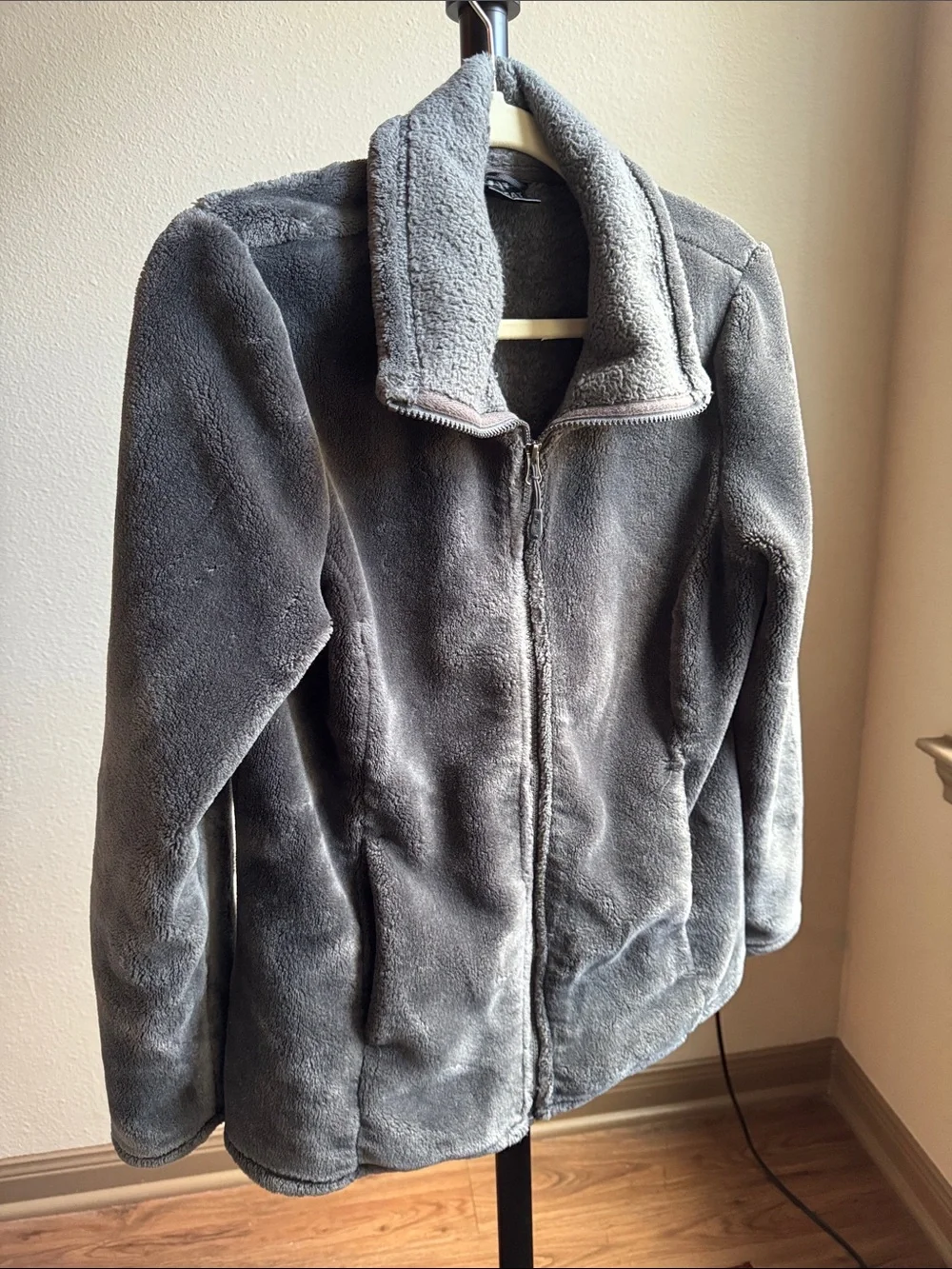 Plush Full-Zip Women's Jacket - Gray